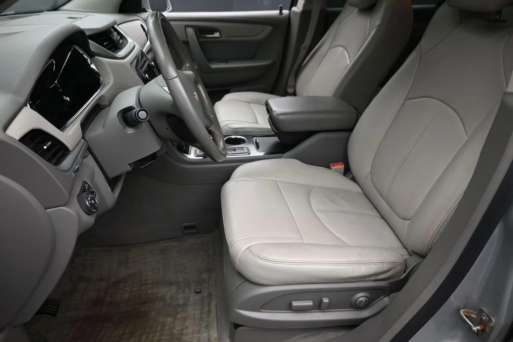 Used 2017 Silver Chevrolet 2LT image 19
