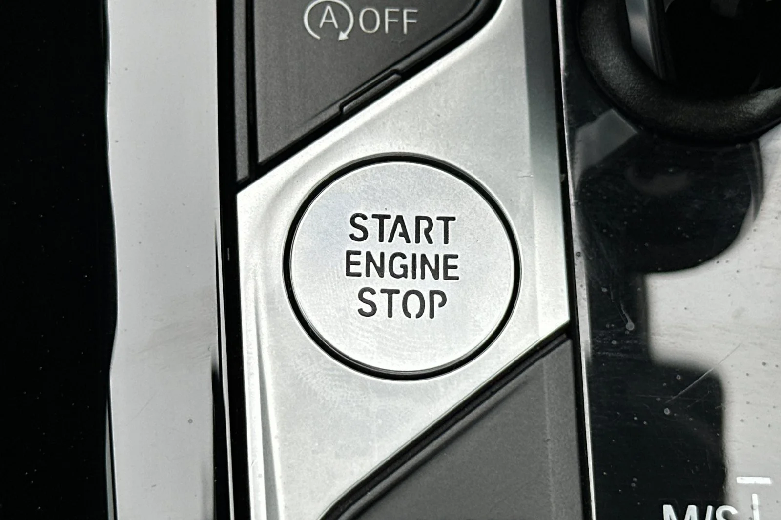 Used 2024 Alpine White BMW sDrive30i image 22