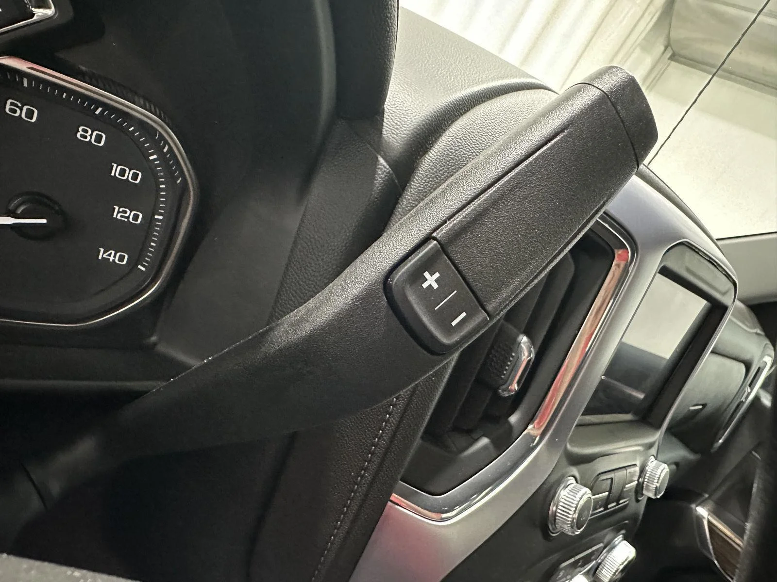 Used 2022 EBONY TWILIGHT METALLIC GMC SLE image 14