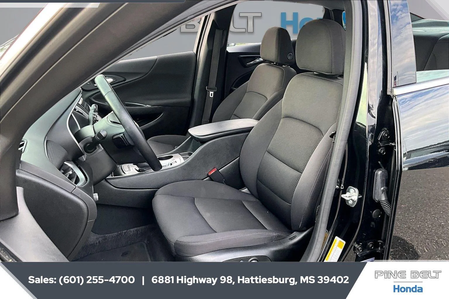 Used 2025 Mosaic Black Metallic Chevrolet RS image 18