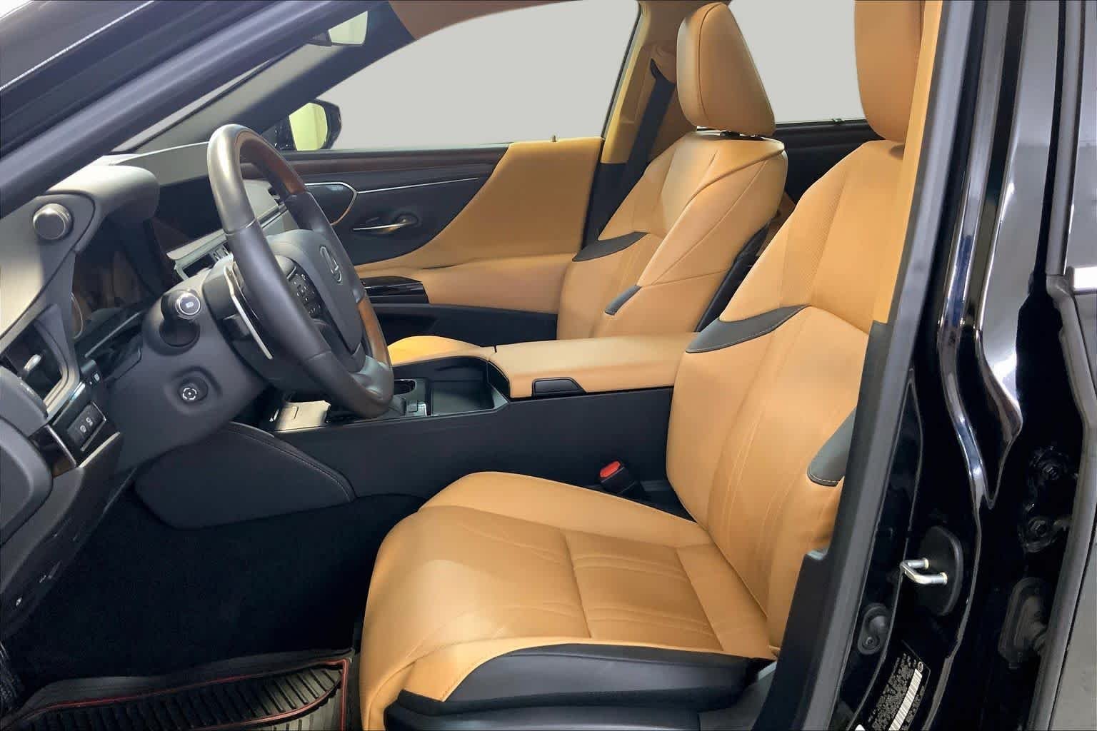 Used 2024 Obsidian Lexus Ultra Luxury image 7
