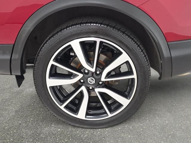 Used 2019 Red Nissan SL image 31