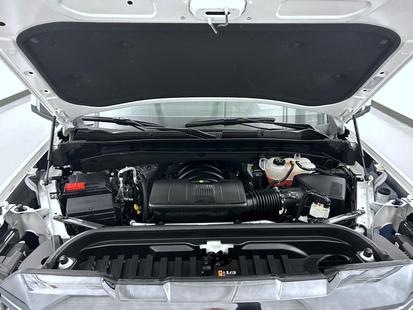 Used 2024 White GMC Denali Ultimate image 25