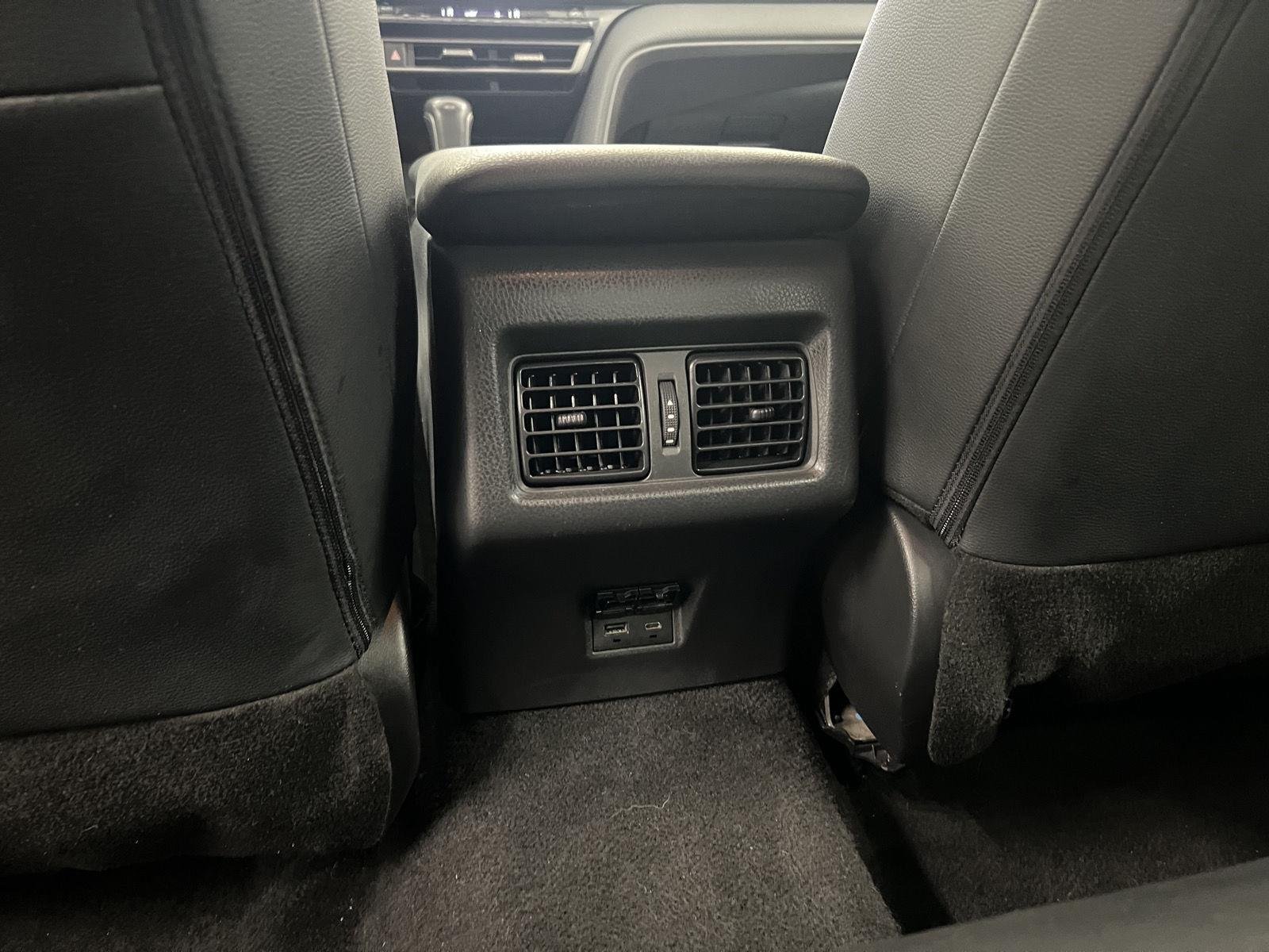 2025 Toyota Camry SE - Photo 25