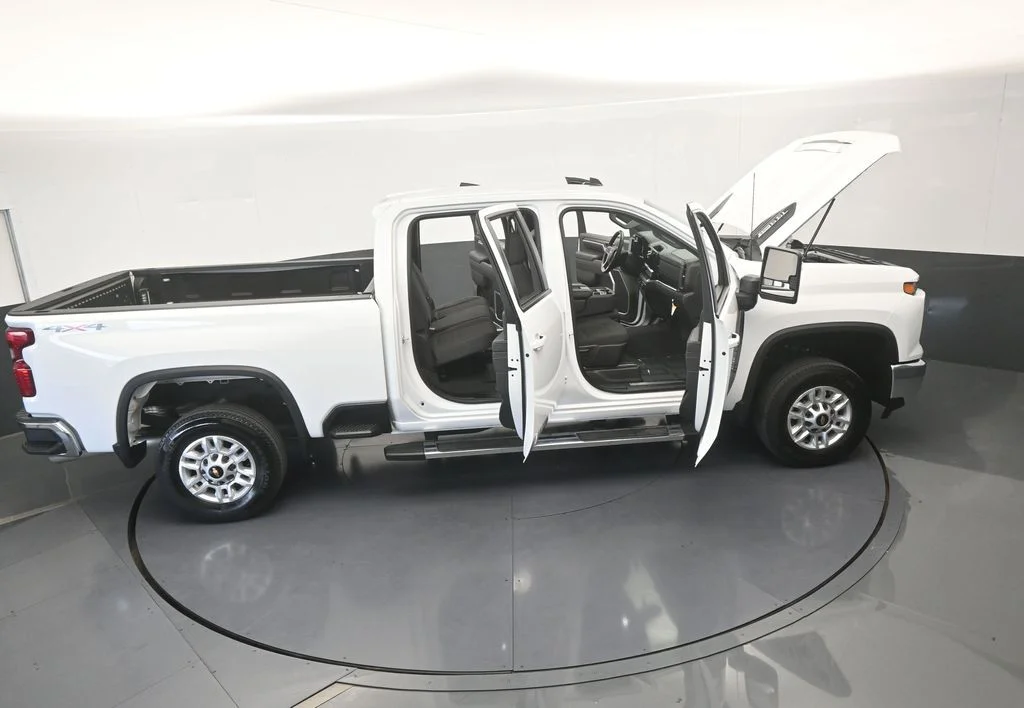 Used 2025 Summit White Chevrolet LT image 74