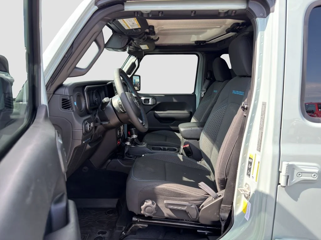 Used 2024 Gray Jeep Rubicon 4xe image 9