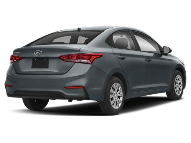 Used 2018 Silver Hyundai SE image 5