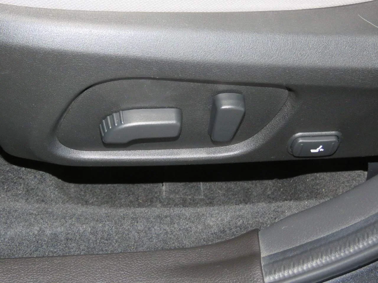 Used 2018 Quartz Blue Pearl Subaru 2.5i Premium image 19