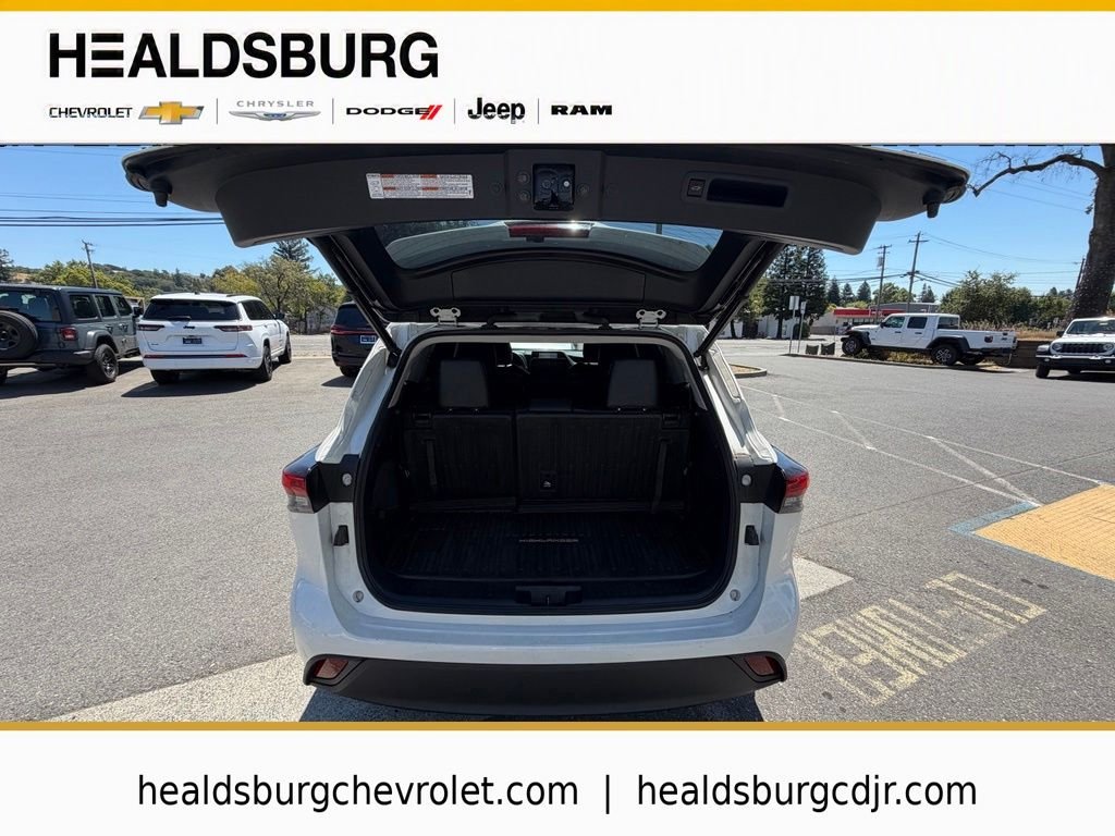 Used 2021 White Toyota XLE image 26
