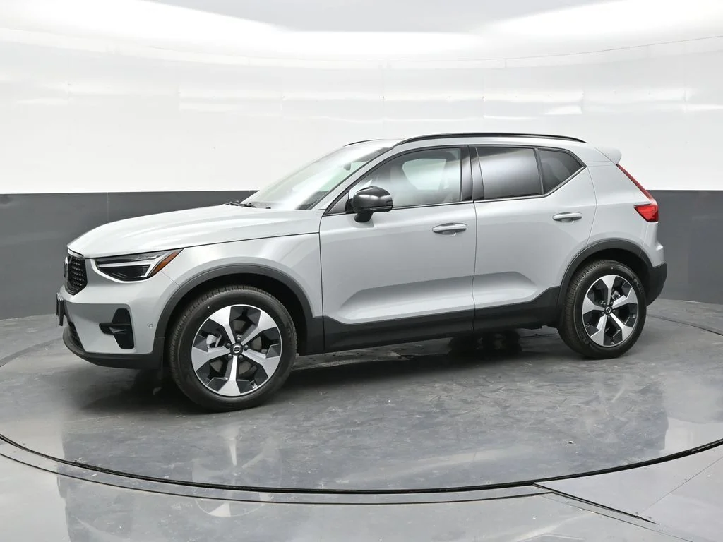 Used 2026 Vapour Grey Volvo Plus image 3