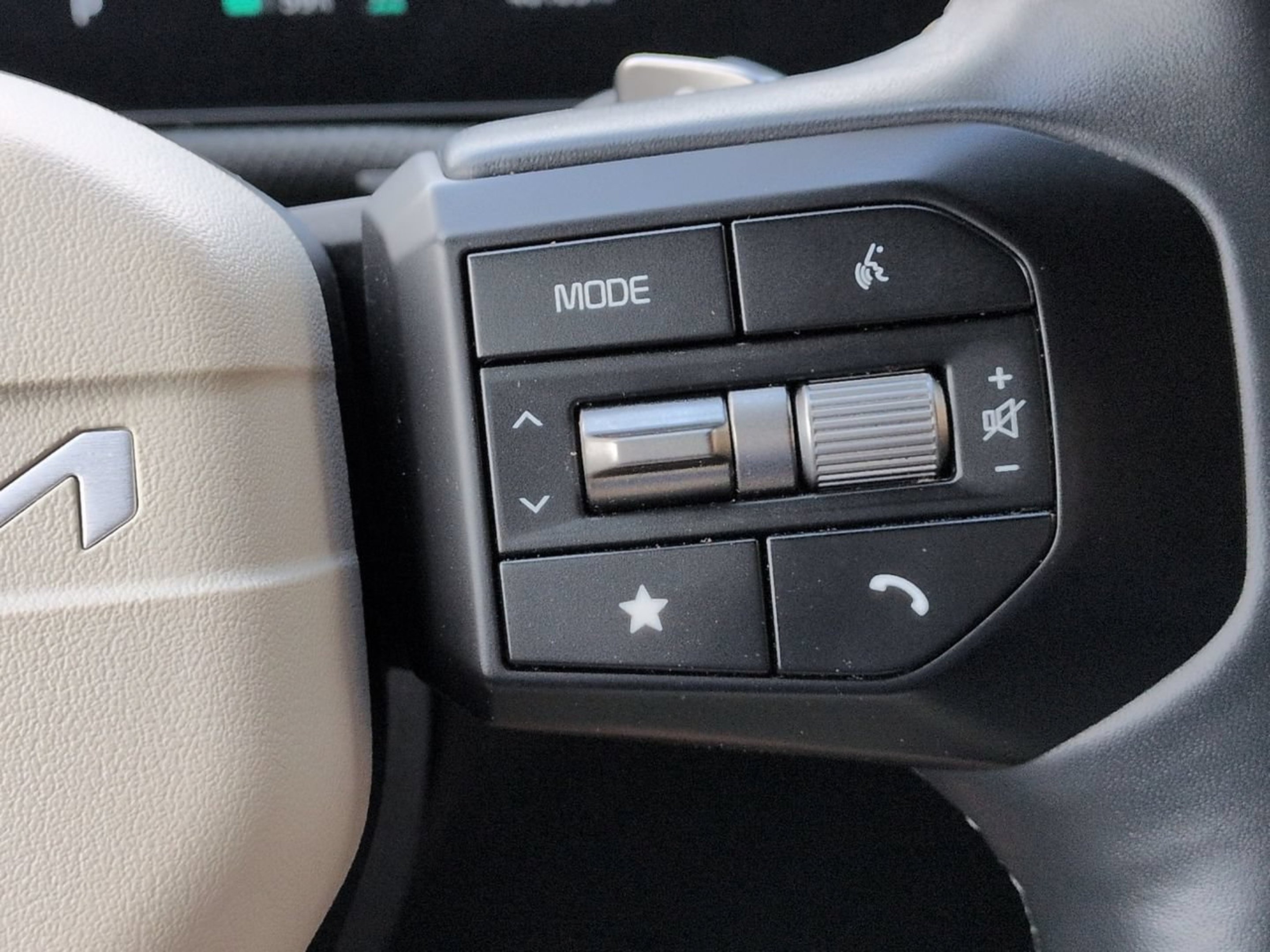 Certified Used 2025 Wolf Gray Kia GT-Line image 27