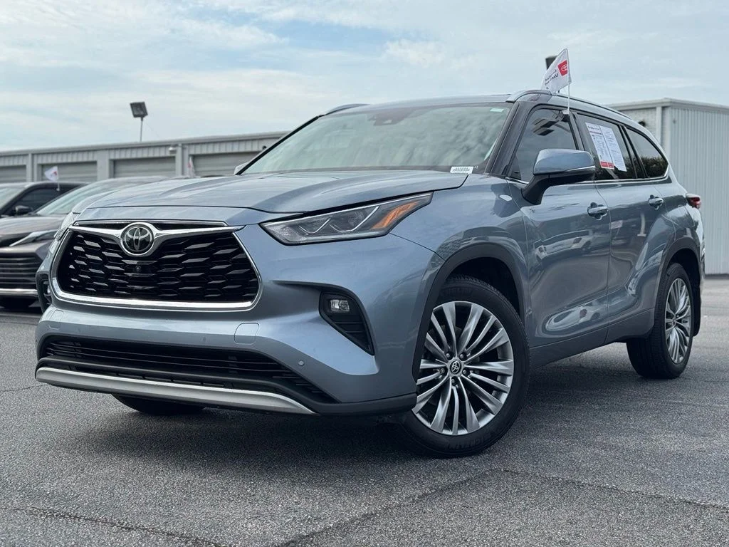 Used 2021  Toyota Platinum image 6
