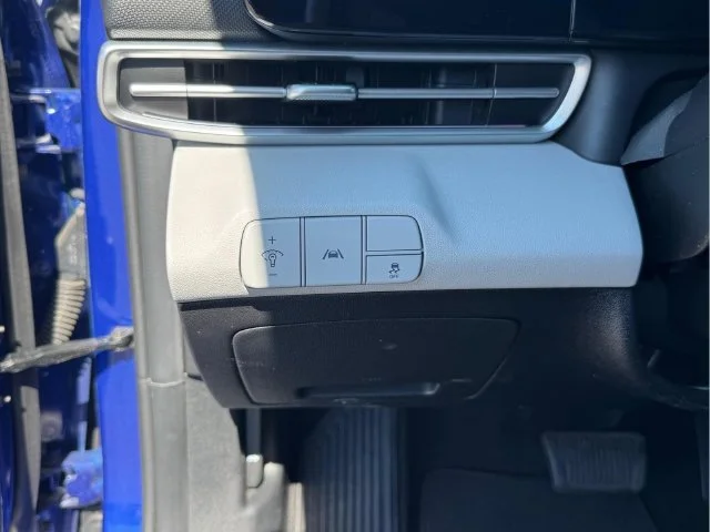 Used 2022 Blue Hyundai Limited image 24