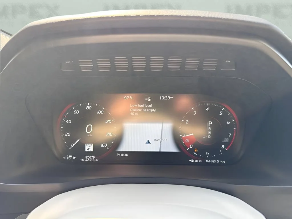 Used 2018  Volvo Momentum image 24