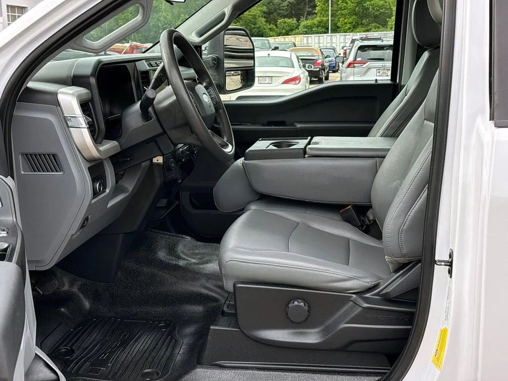 Used 2024 Oxford White Ford XL image 10