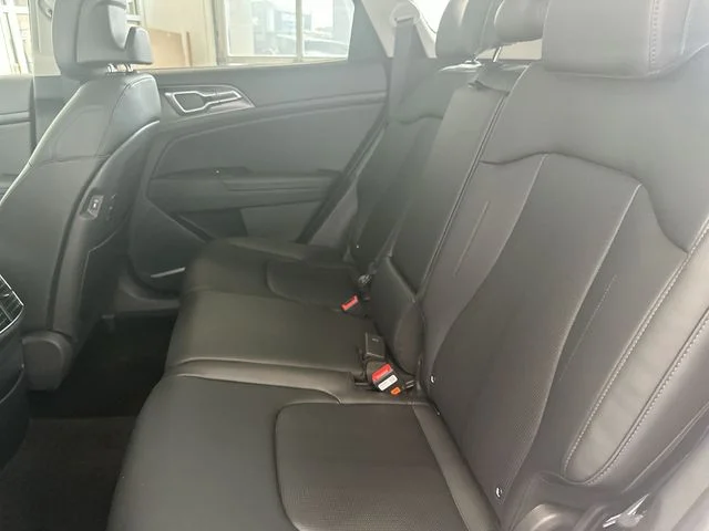 New 2026 Glacial White Pearl Kia EX image 26