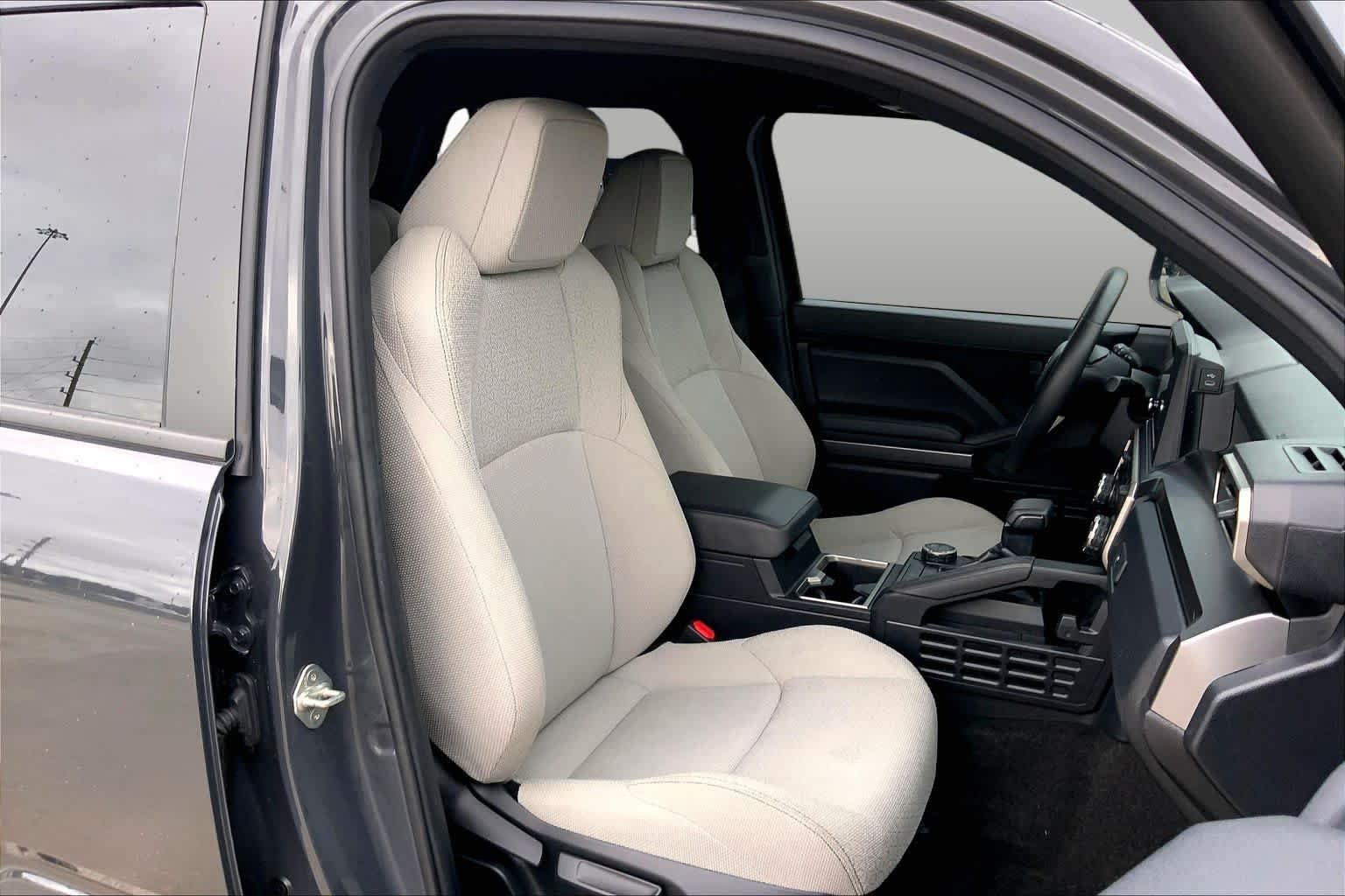 Used 2025 Underground Toyota SR5 image 9