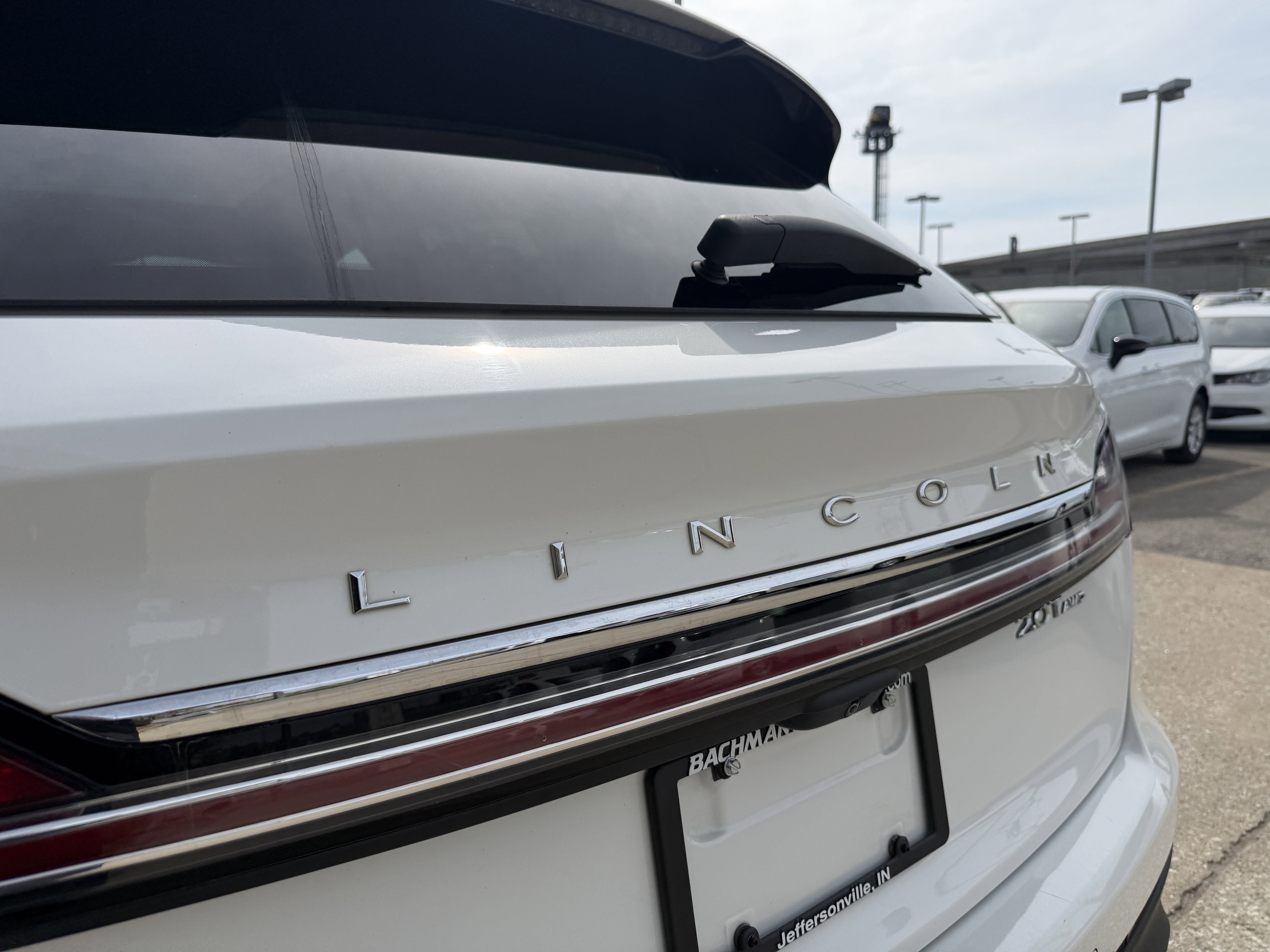 Used 2020 Pristine White Lincoln Reserve image 8