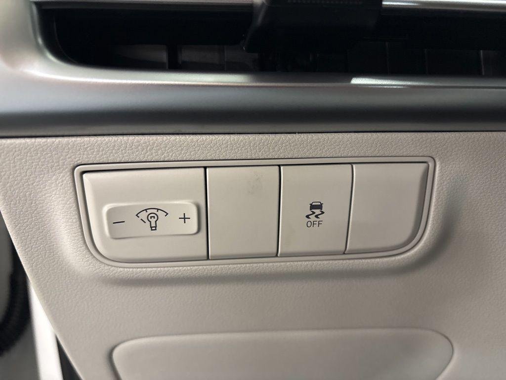 New 2026 White Hyundai SE AWD image 19