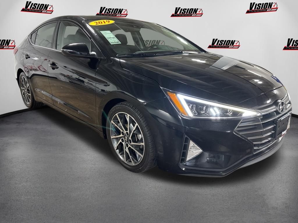 Used 2019 Black Hyundai Limited image 3