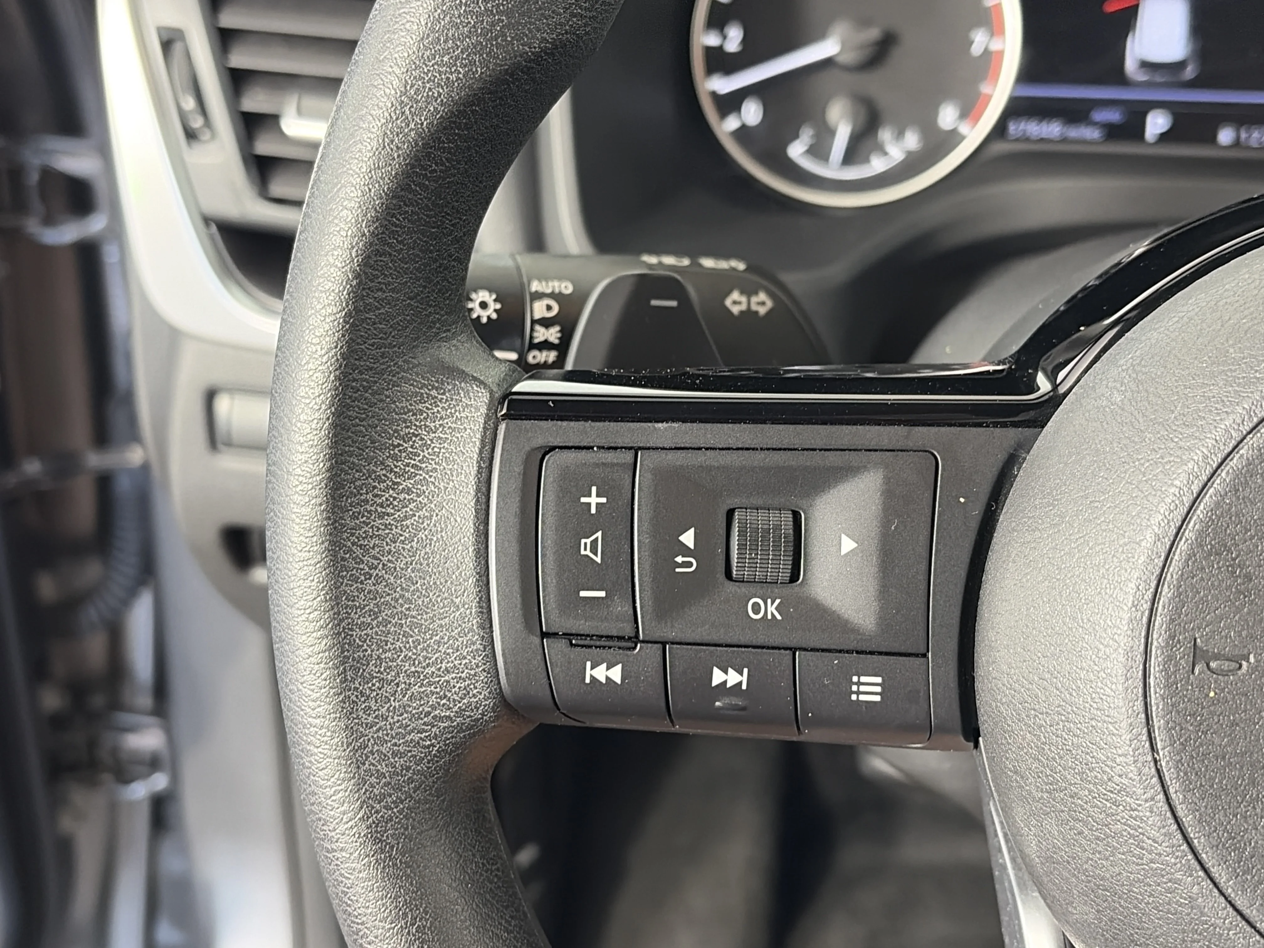 Used 2023 Gun Metallic Nissan SV image 28