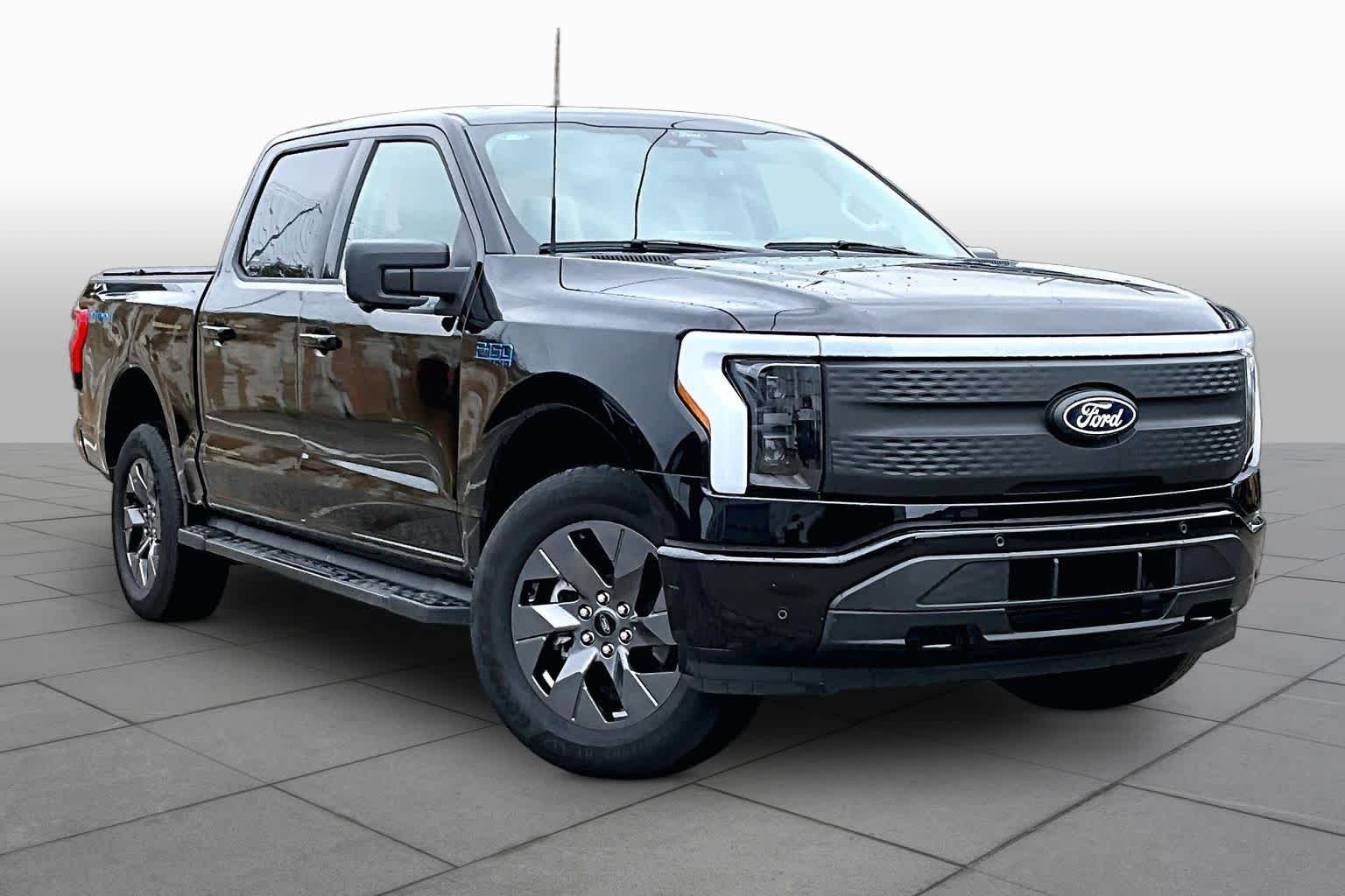 Used 2025 Agate Black Metallic Ford Flash image 2
