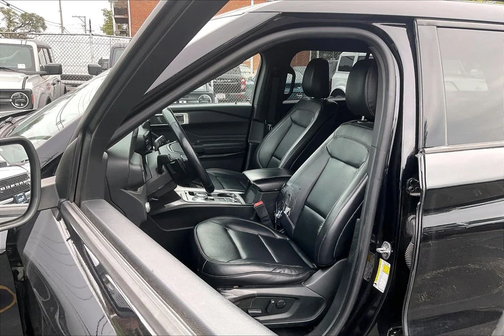 Certified Used 2020 Black Metallic Ford XLT image 24
