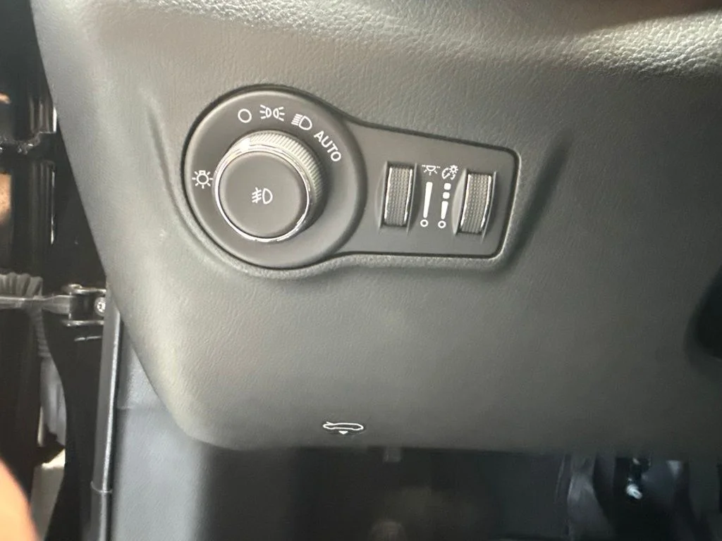 Used 2025 Black Jeep Latitude image 16