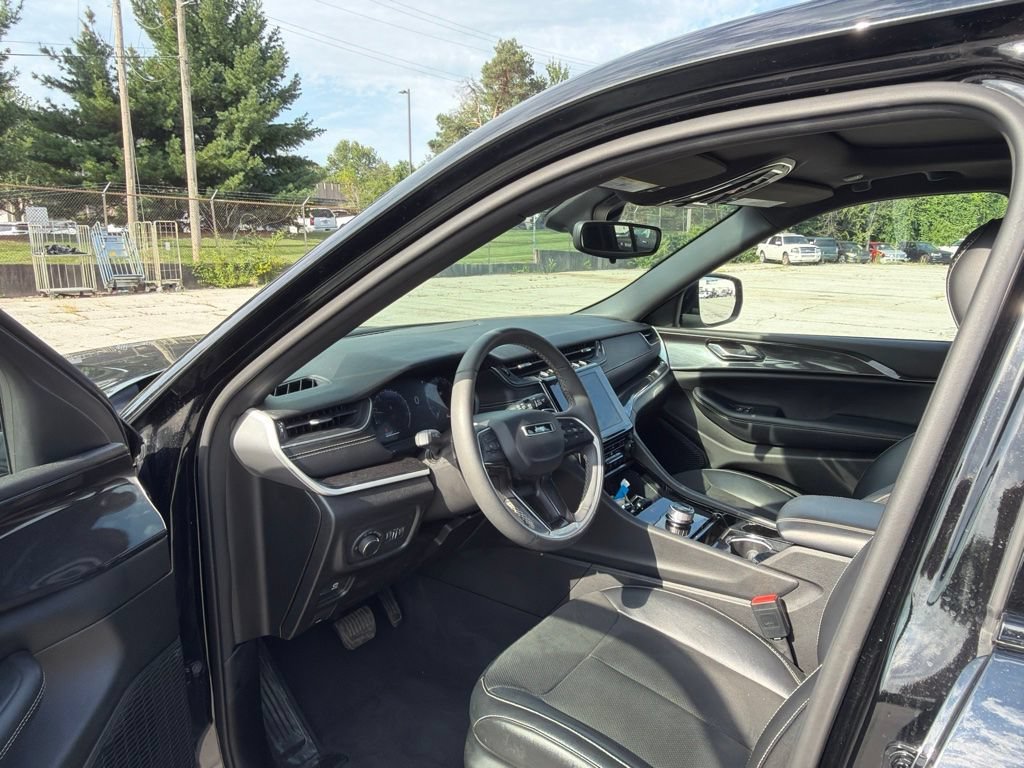 Used 2023 Diamond Black Jeep Altitude image 11