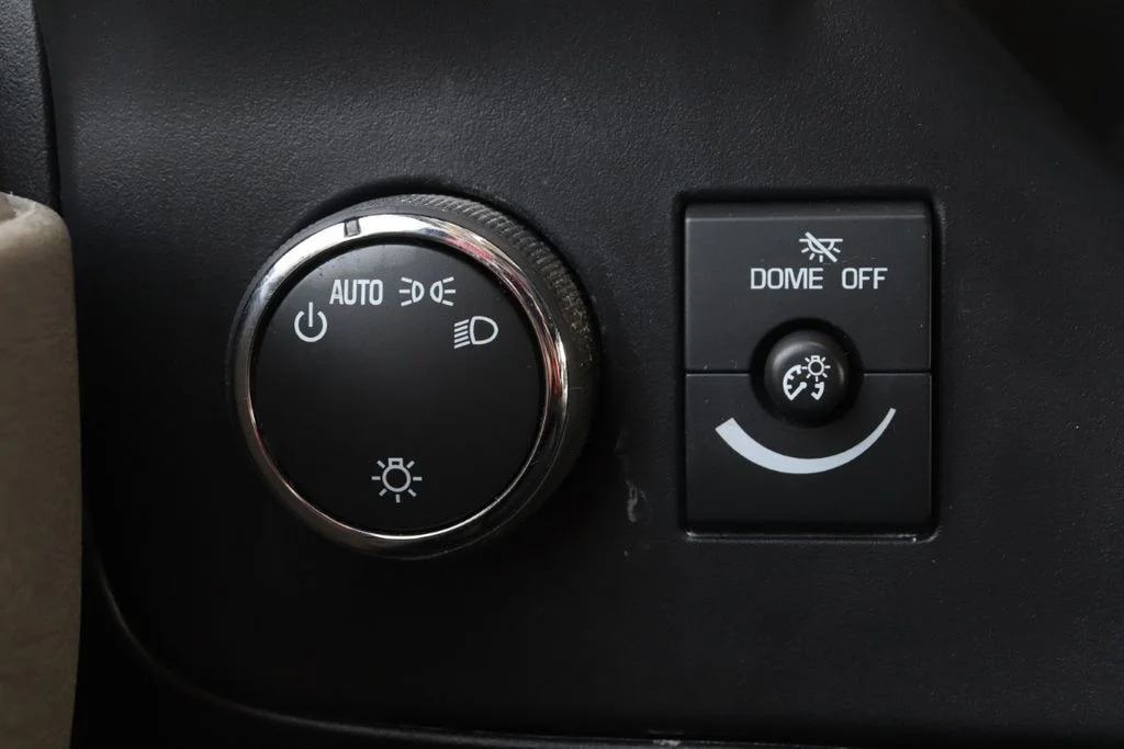 Used 2025 Summit White Chevrolet EXT image 23