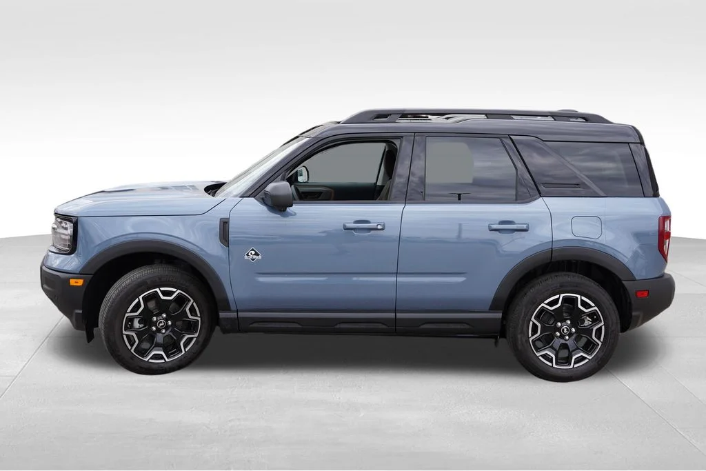 Used 2025 Azure Gray Metallic Ford Outer Banks image 9