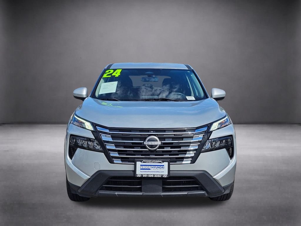 Used 2024 Silver Nissan SV image 3
