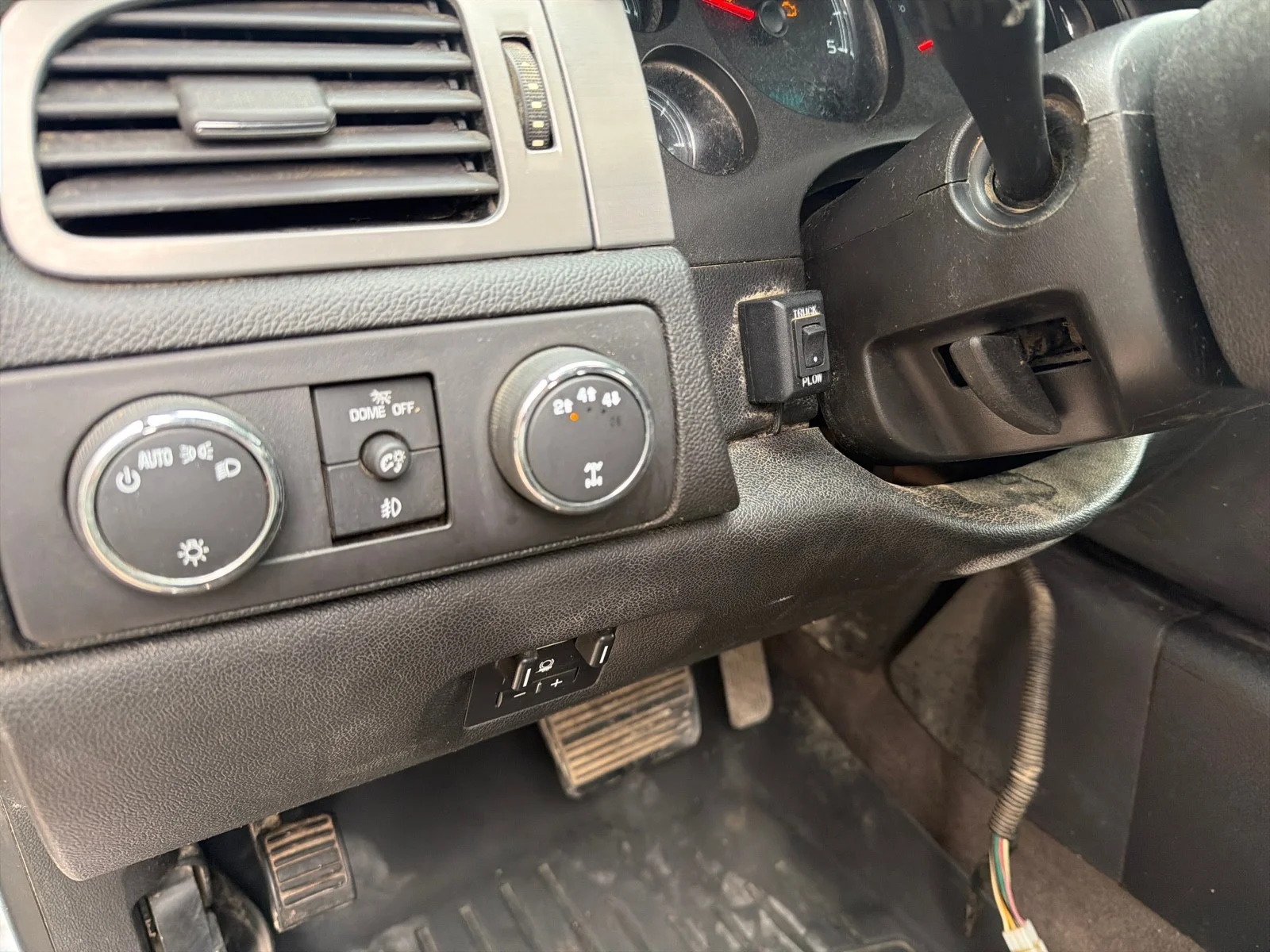 Used 2014 Summit White Chevrolet LTZ image 24