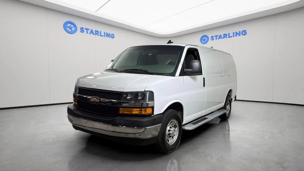 Used 2025 Summit White Chevrolet WT image 1