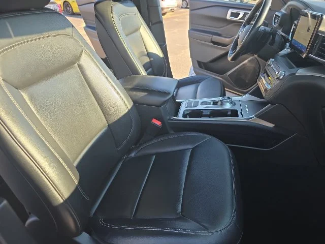 Used 2020 Silver Ford XLT image 11