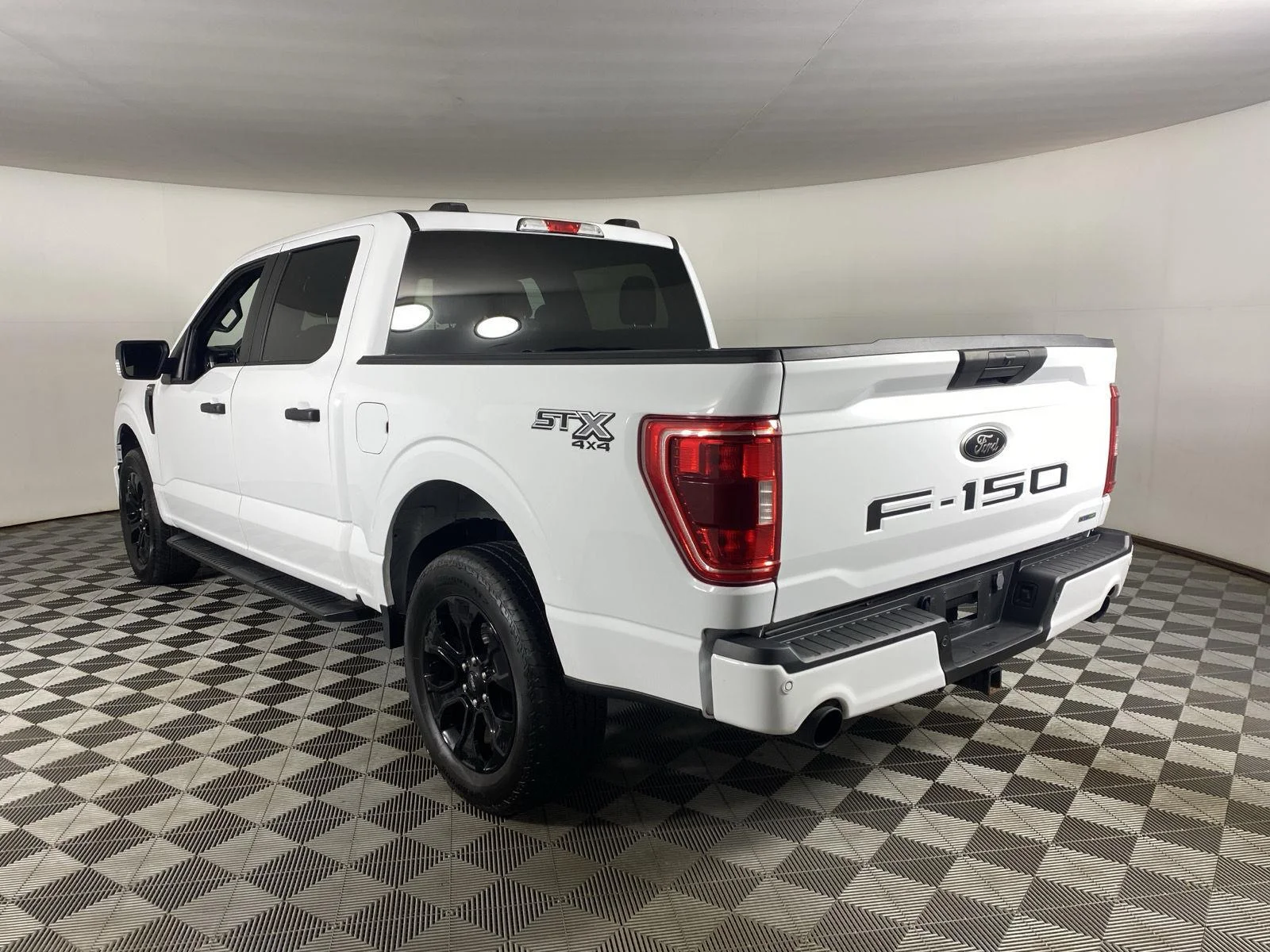 Used 2023 Oxford White Ford XL image 15