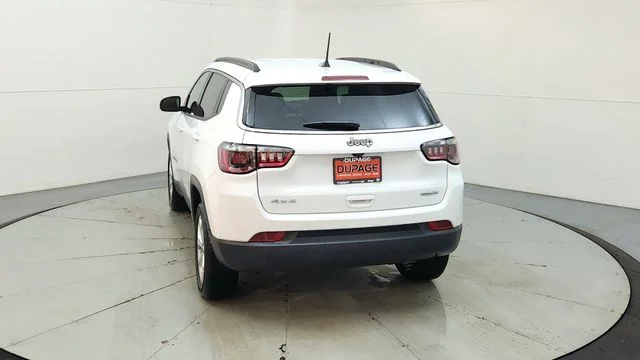 New 2026 Bright White Clear-Coat Exterior Paint Jeep Latitude image 8