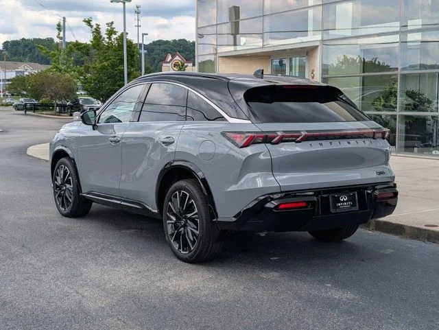 New 2027 Gray INFINITI AUTOGRAPH image 3