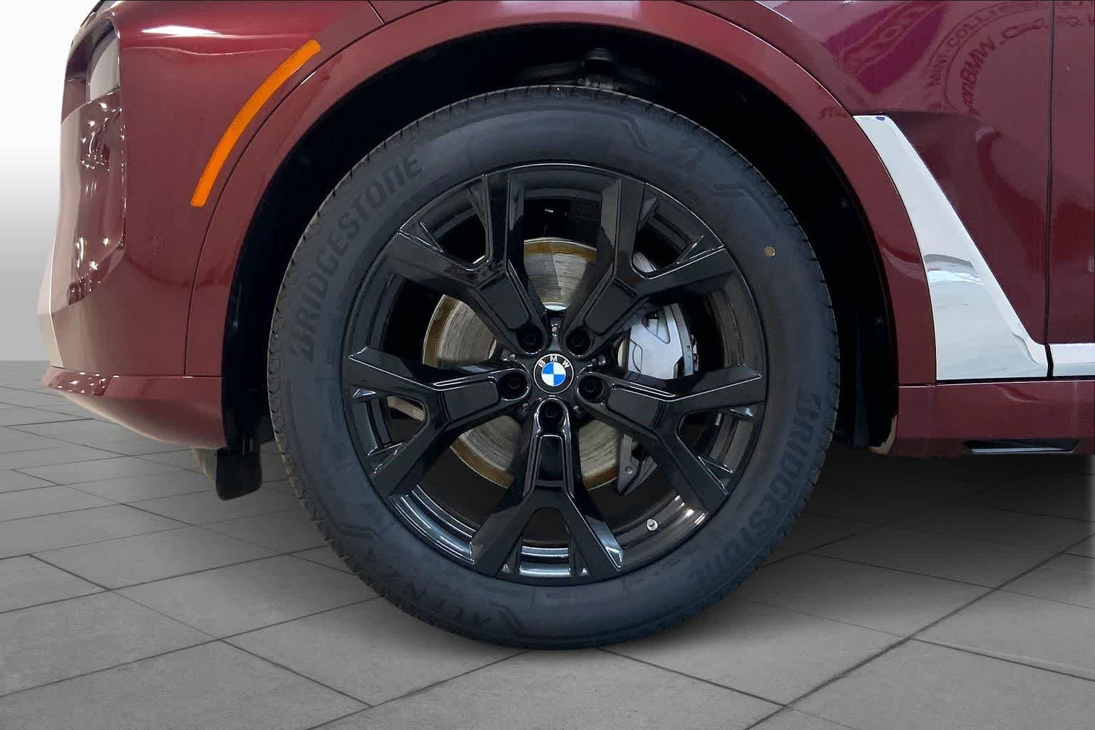 Used 2026 Aventurin Red Metallic BMW xDrive40i image 11