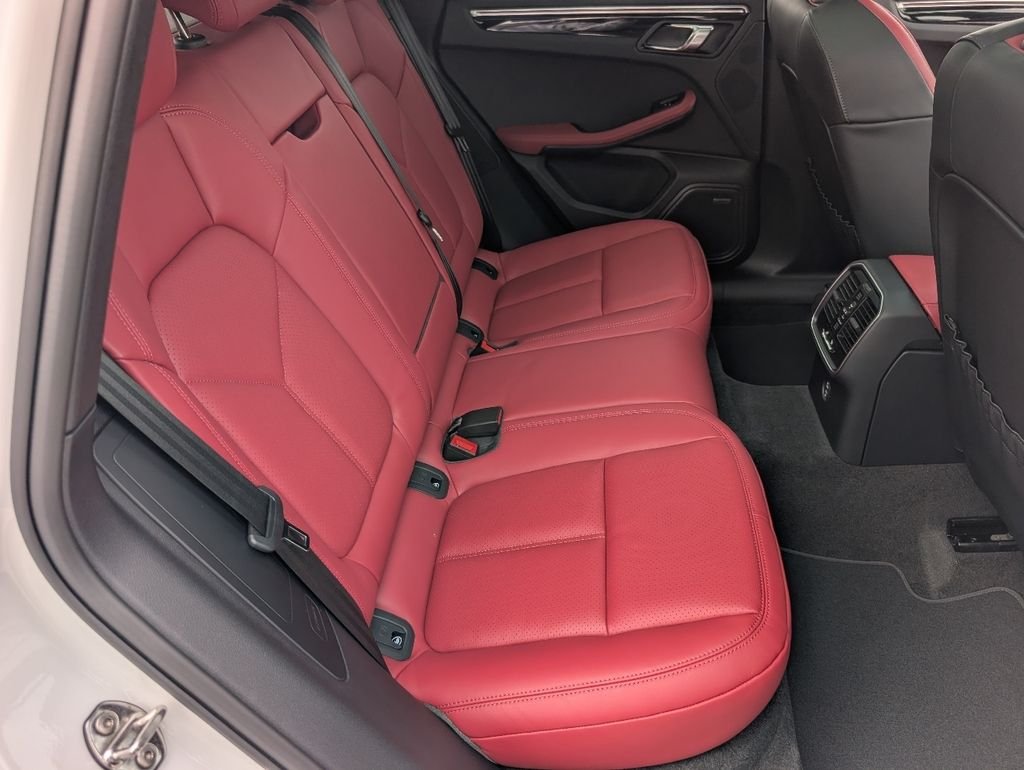 2026 Porsche Macan T - Photo 7