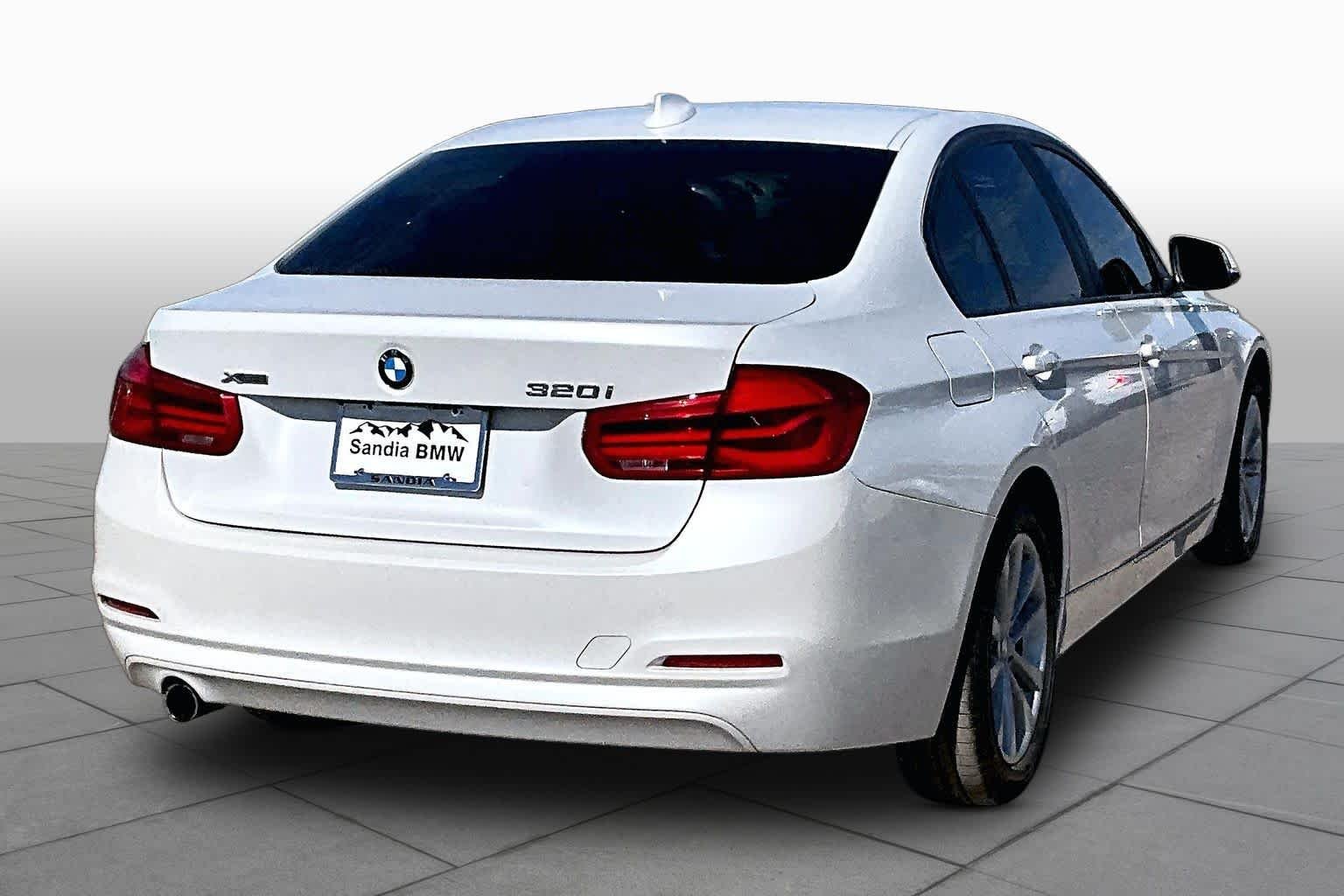 Used 2018 Mineral White Metallic BMW 320i xDrive image 10