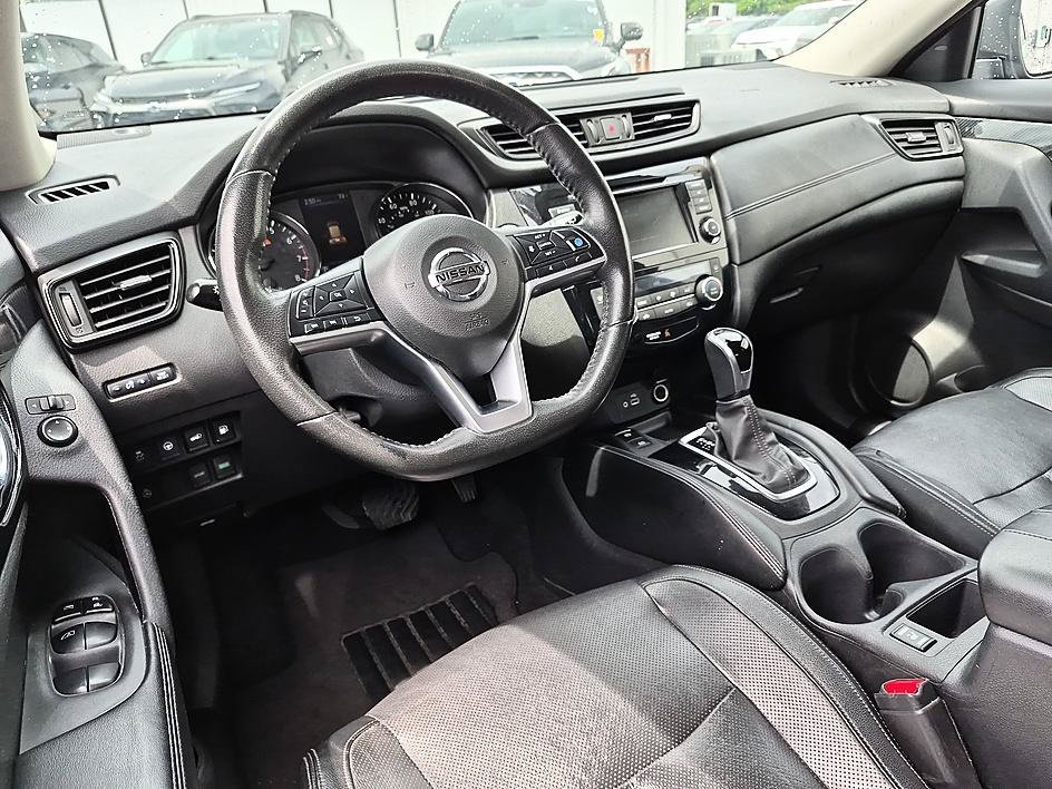 Certified Used 2020 Magnetic Black Pearl Nissan SL image 30