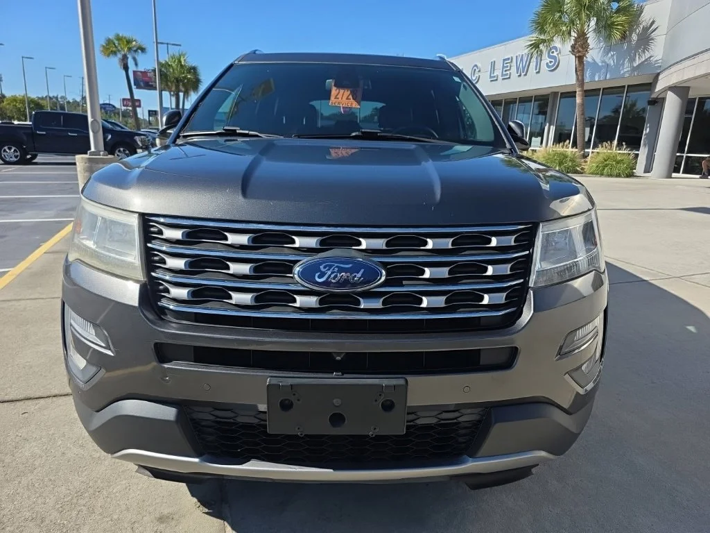 Used 2017 Gray Ford Limited image 2