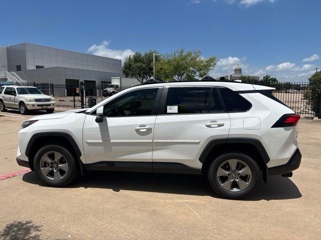 Used 2025 White Toyota XLE image 8