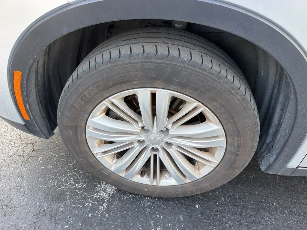 Used 2022  Mitsubishi ES image 11
