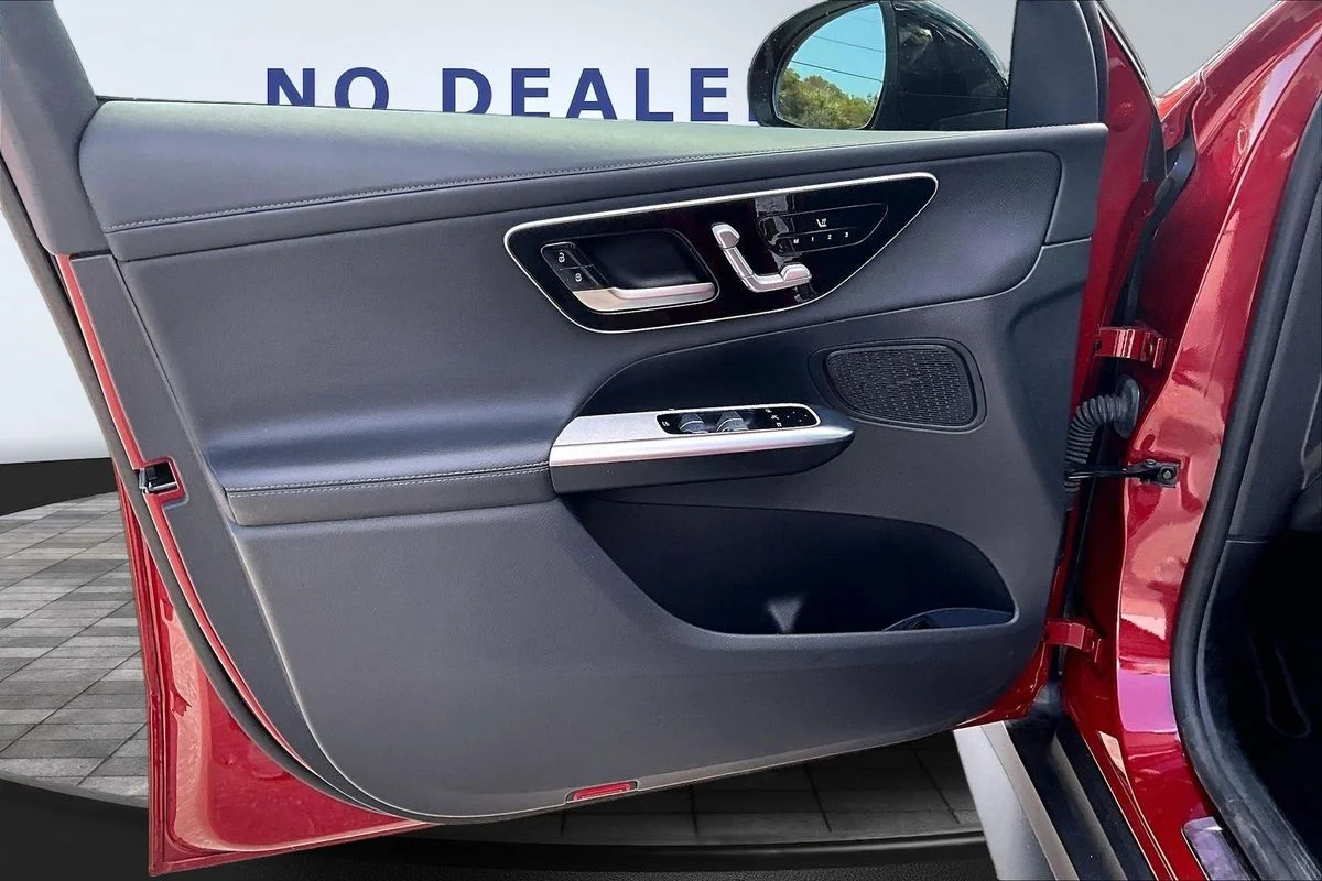 Used 2024  Mercedes-Benz 4MATIC® Coupe image 20