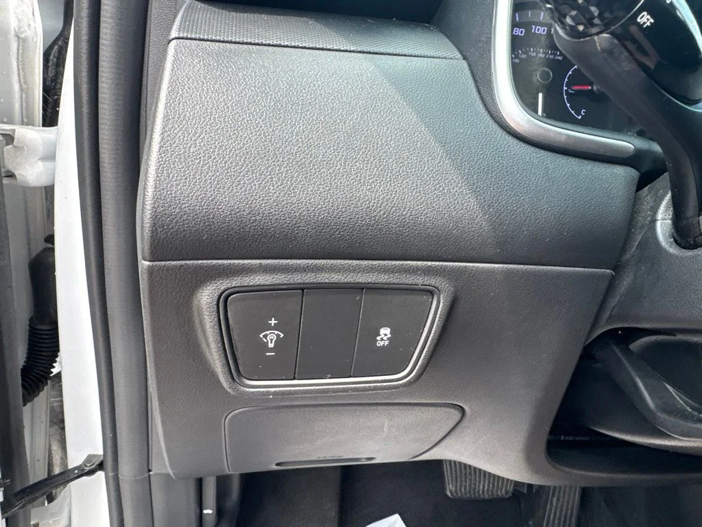 Used 2022 Quartz White Hyundai SEL image 17