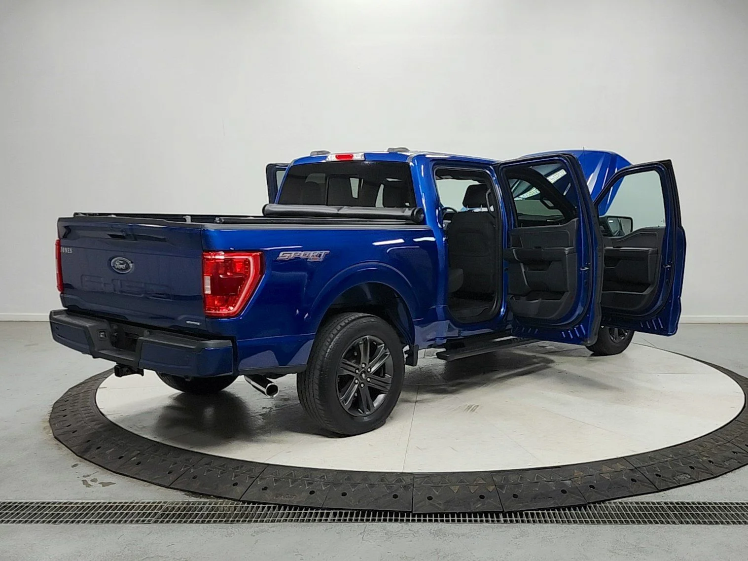 Used 2023 Blue Ford XLT image 15
