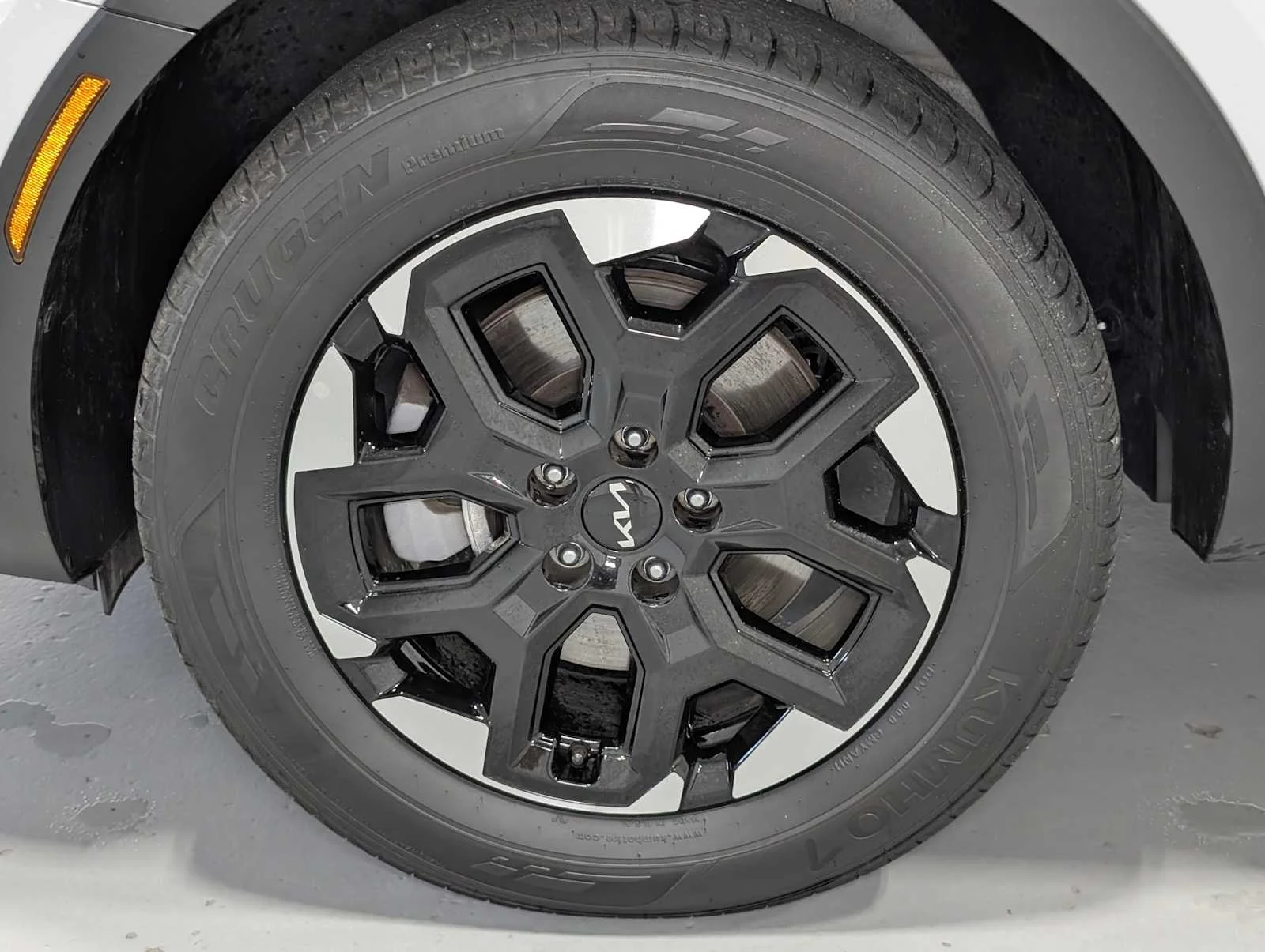 Used 2025 Glacial White Pearl Kia S image 3