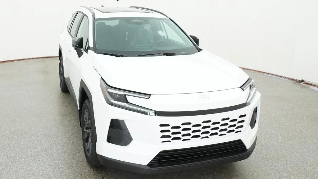New 2026 Ice Cap Toyota XLE Premium image 8